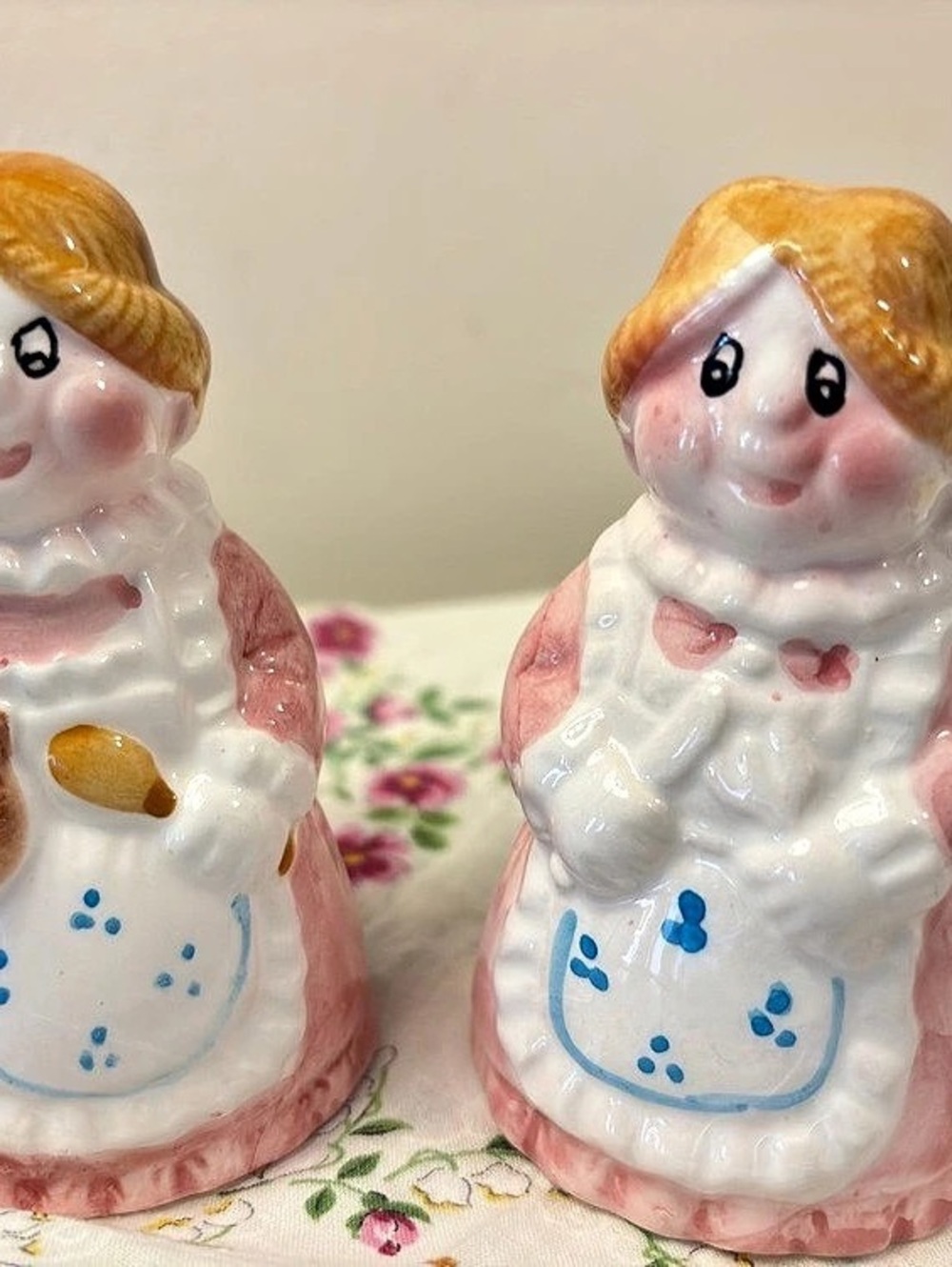 Pink & White Ceramic salt & pepper Set